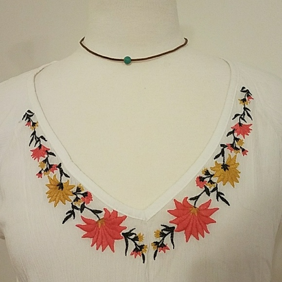 NWT Off White Embroider Floral Design Top - Picture 2 of 6
